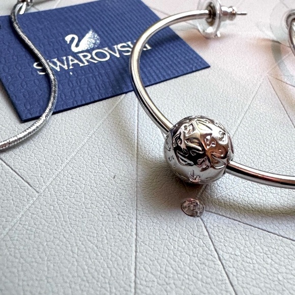 ✨ Stunning Timeless Vintage Swarovski Large Silver and Pave Crystal Hoop Earring - Picture 12 of 14